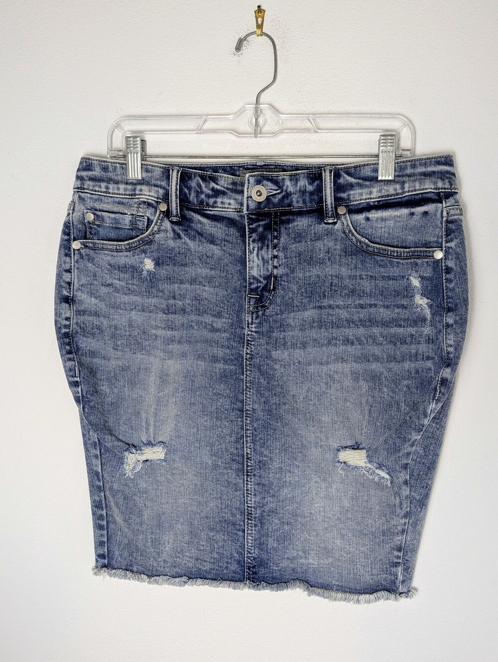 Torrid Women’s Denim Mini Skirt Blue Medium Wash Rips Distressed Sz 12 slim fit